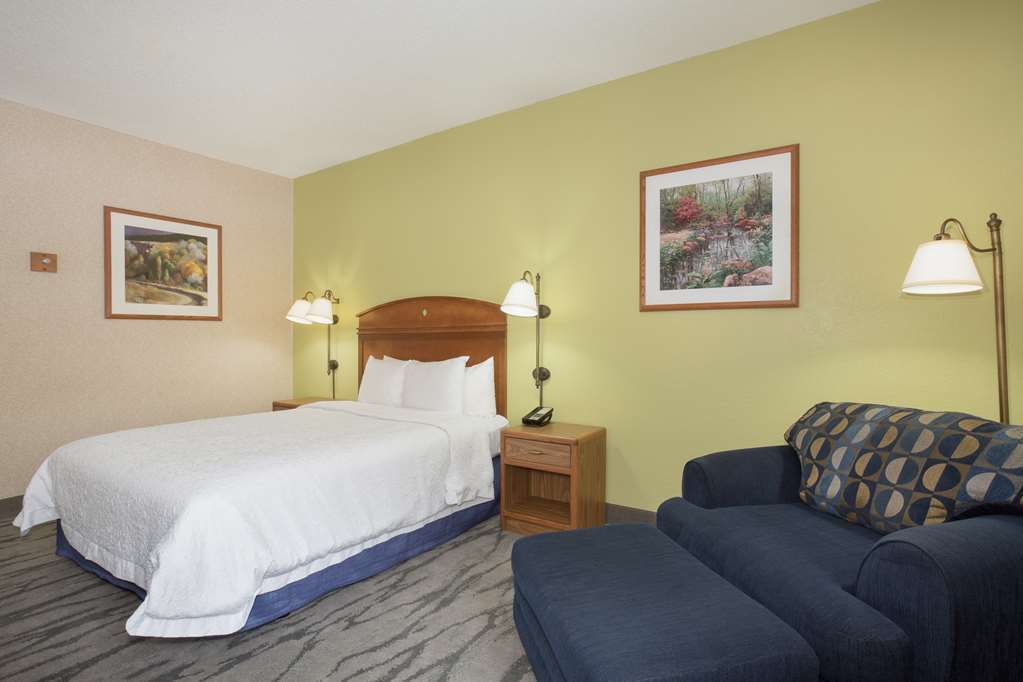 Hotel Baymont By Wyndham Thornton Habitación foto