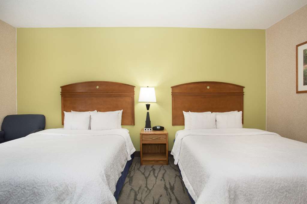 Hotel Baymont By Wyndham Thornton Habitación foto