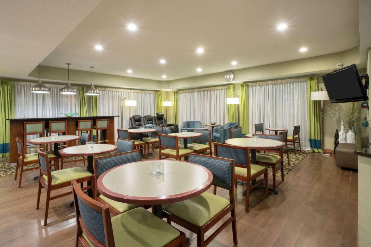 Hotel Baymont By Wyndham Thornton Exterior foto